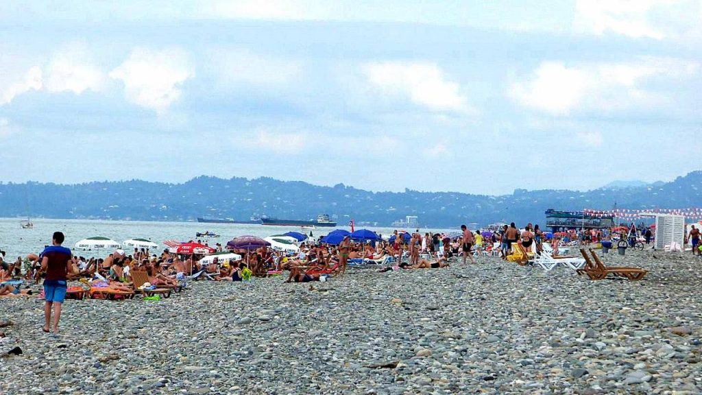Насыщенность городского пляжа в сезон, городской пляж, Батуми, Грузия