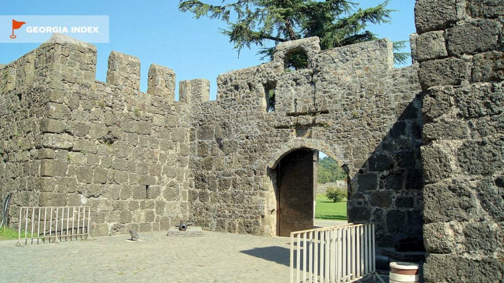 Одни из ворот для входа в крепость, Крепость Гонио, Грузия