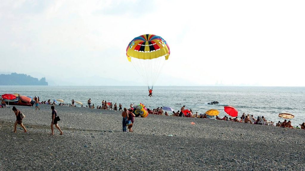 Водные развлечения на пляжах Кобулети, Кобулети, Грузия